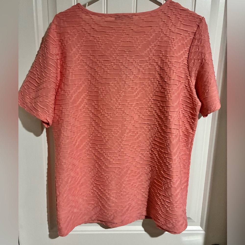 Time Square coral Textured V-Neck Tee - Picture 2 of 4